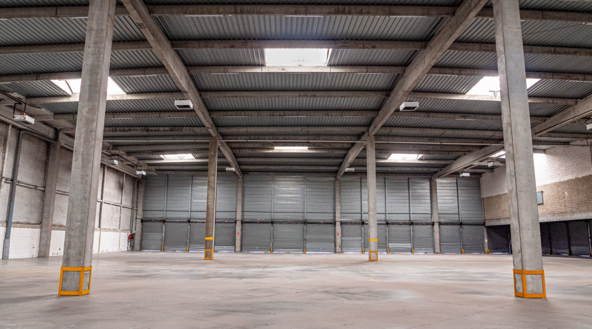 Warehouse  Combs-la-Ville 2 582 sqm