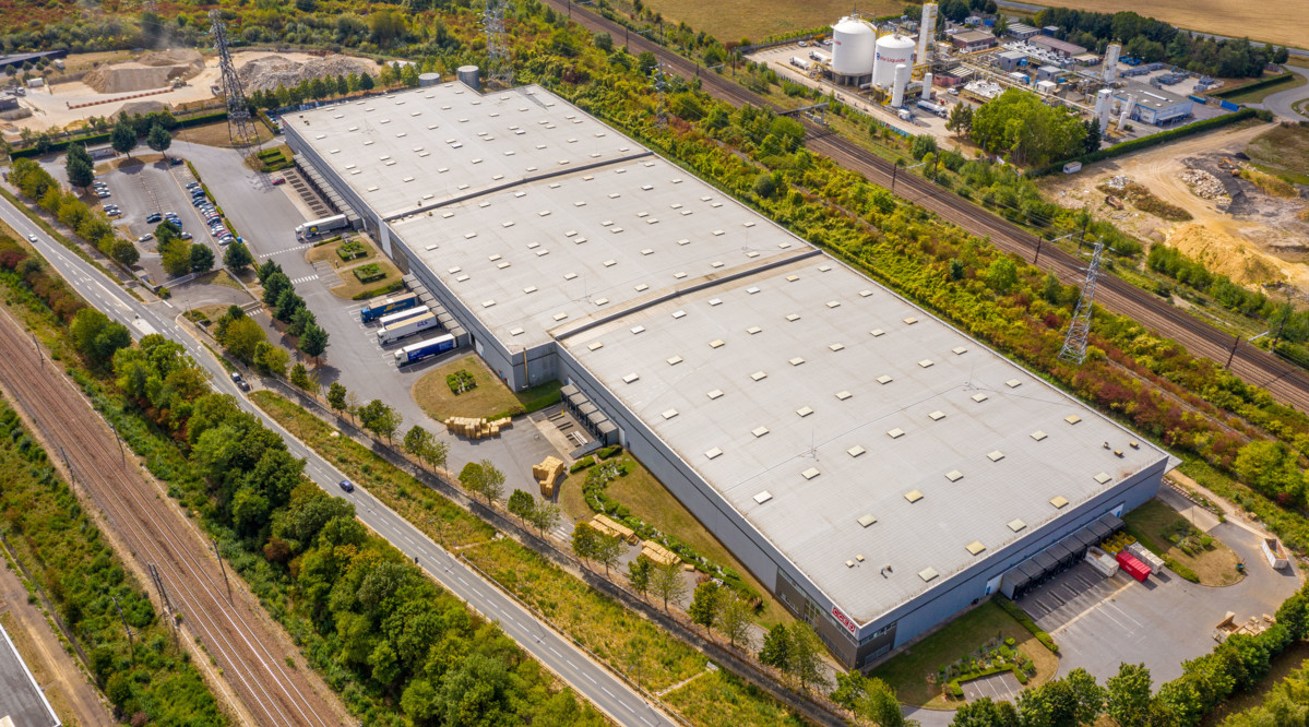 Warehouse  Moissy 10 997 sqm