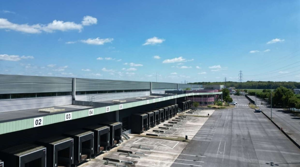 Entrepôt Vert-Saint-Denis 37 806 m²