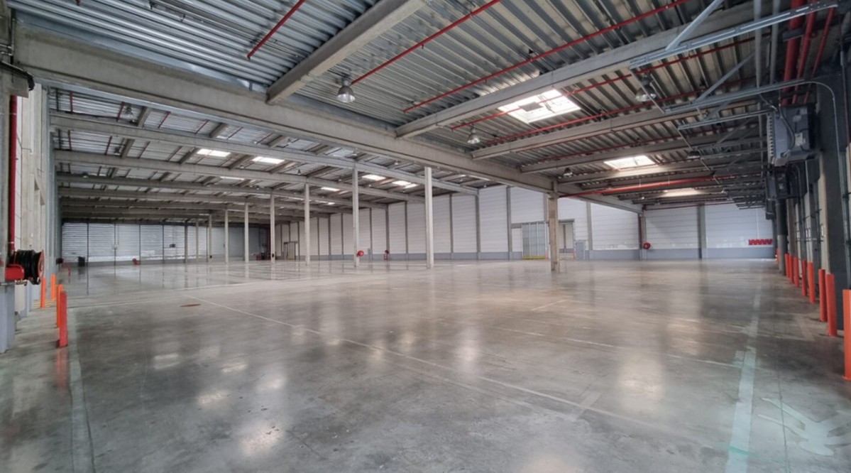 Entrepôt Vert-Saint-Denis 37 806 m²