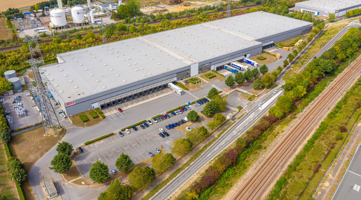 Warehouse  Moissy 10 997 sqm