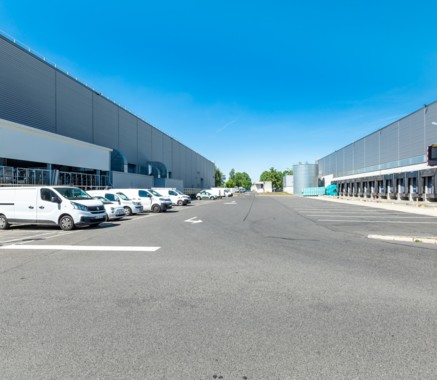 Warehouse  Combs-la-Ville 1 325 sqm