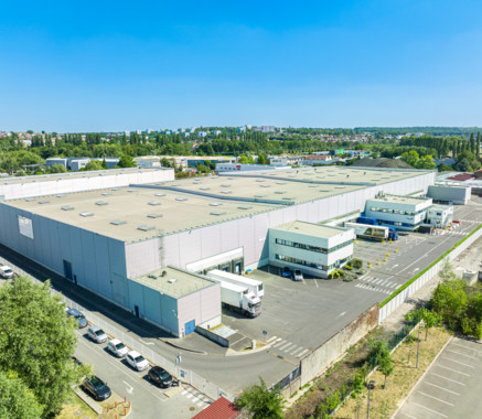 Warehouse  Combs-la-Ville 1 325 sqm