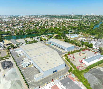 Warehouse  Combs-la-Ville 1 325 sqm