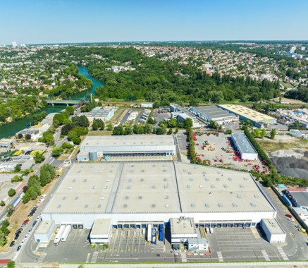 Warehouse  Combs-la-Ville 1 325 sqm