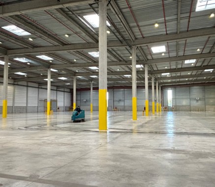 Entrepôt Vert-Saint-Denis 37 806 m²