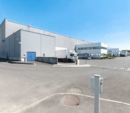 Warehouse  Combs-la-Ville 1 325 sqm